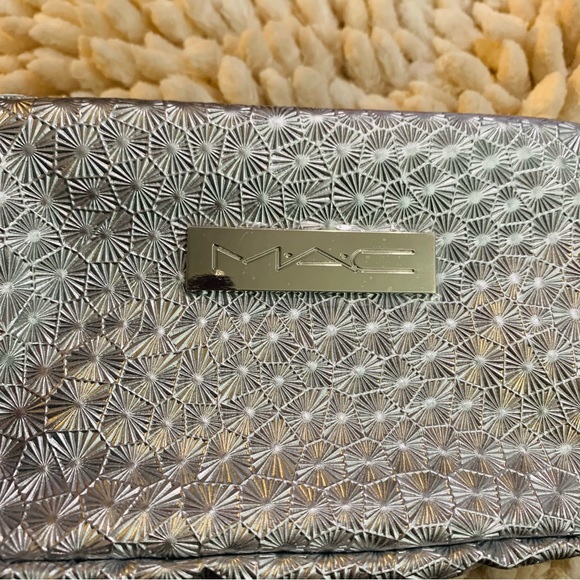 MAC Holiday 2023 Gift Cosmetic Pouch Silver - Picture 3 of 10